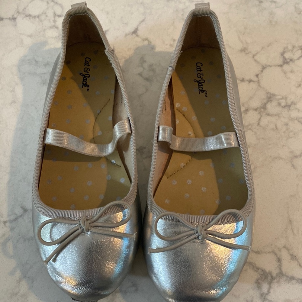 Cat and Jack silver slides! Girls size 11